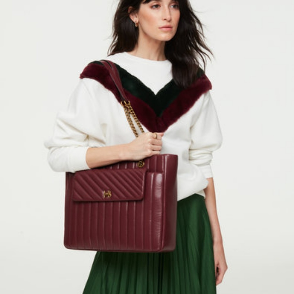 **SOLD**   Henri Bendel 712  Oxblood Quilted Zip